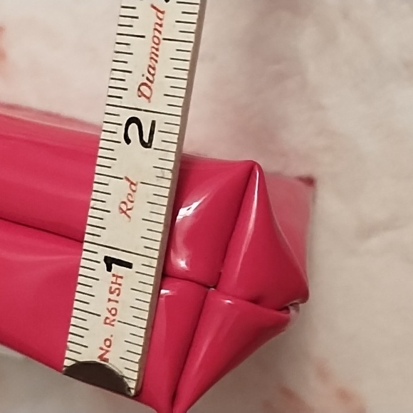 YSL Beaute 💋 Cosmetic Case w/ Lip Charm - Picture 9 of 10